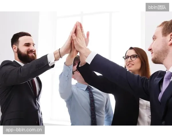 前主帅特拉贝尔西惯用的4-3-3体系或被继承，中场控制力是关键。